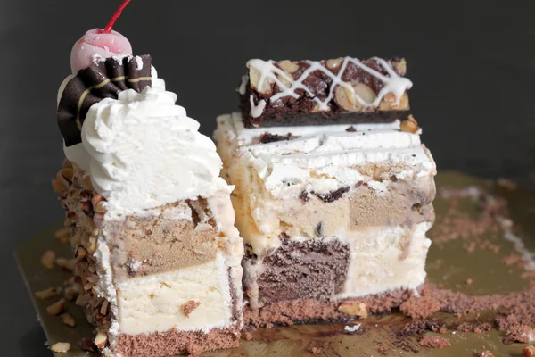 Gâteau à la vanille et au chocolat . — Photo