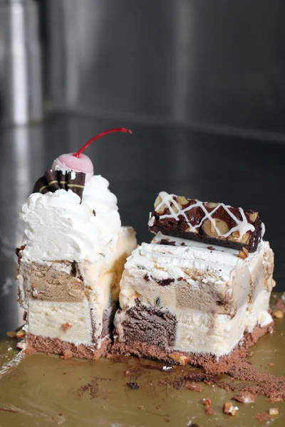 Gâteau à la vanille et au chocolat . — Photo
