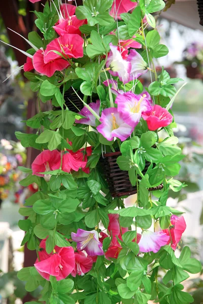 Rosa Flores artificiais coloridas . — Fotografia de Stock