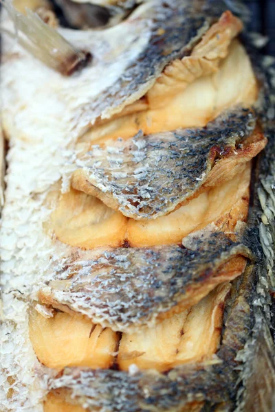 Textuur van diepe zeebaars of lates vis gebakken. — Stockfoto