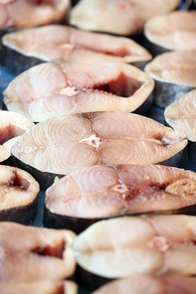 Textura mořské ryby plátky po sušení na slunci. — Stock fotografie