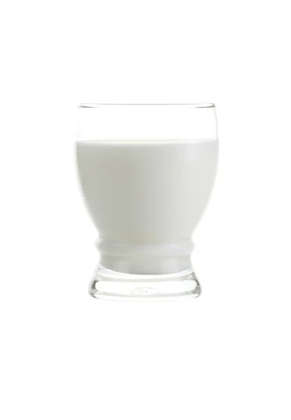 Свіже молоко в склянці ізольованого . — стокове фото