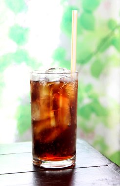 Cola İçecek cam.