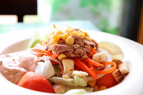 Tuna and vegetable salad in dish. — Stock Photo, Image