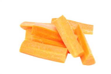 beyaz izole dilimlenmiş havuç.