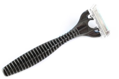 Emanet siyah plastik jilet üzerinde beyaz izole.