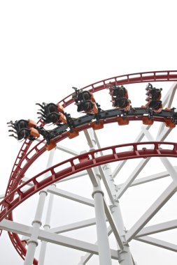 beyaz zemin üzerine rollercoaster.