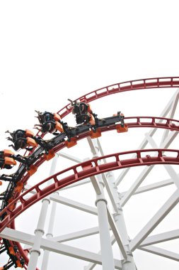 beyaz zemin üzerine rollercoaster.