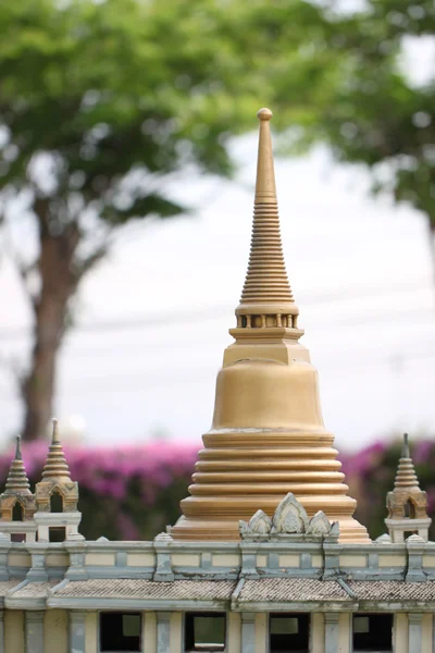 Золотая пагода в религиозном буддизме . — стоковое фото