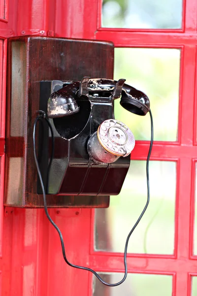 Retro metall schwarz antik telefon. — Stockfoto