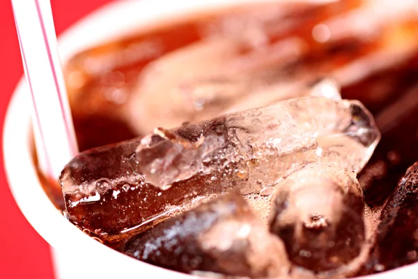 Makro buz cam Coca-Cola.