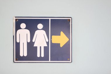 Tuvalete işaret eden ok etiket.