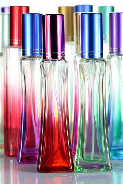 Colorato di bottiglie di profumo . — Foto Stock