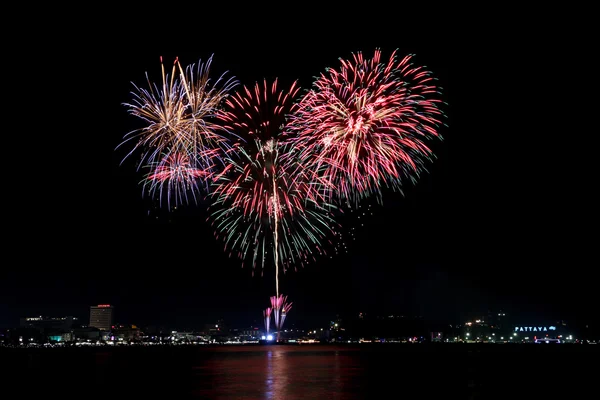 Feux d'artifice ou pétards à Pattaya, Thaïlande . — Photo