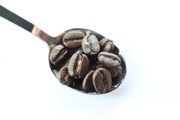 Café en una cuchara de acero inoxidable . — Foto de Stock