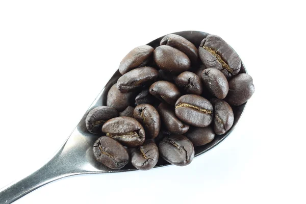 Kopi kacang dalam sendok baja stainless . — Stok Foto