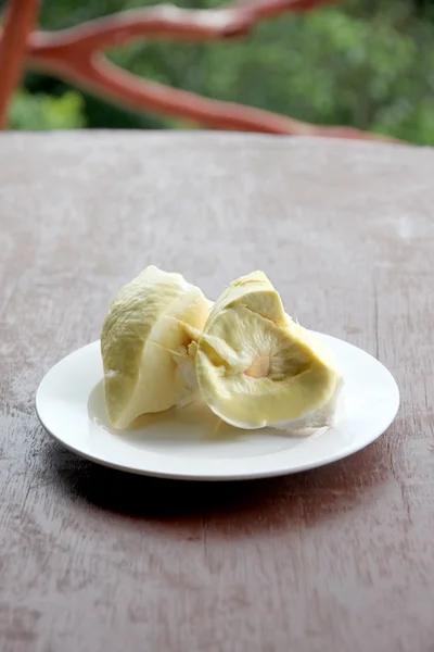 Durian frukten i skålen. — Stockfoto