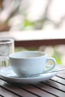 beyaz kahve fincanı.