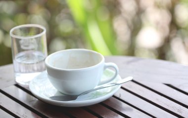 beyaz kahve fincanı.