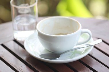 beyaz kahve fincanı.