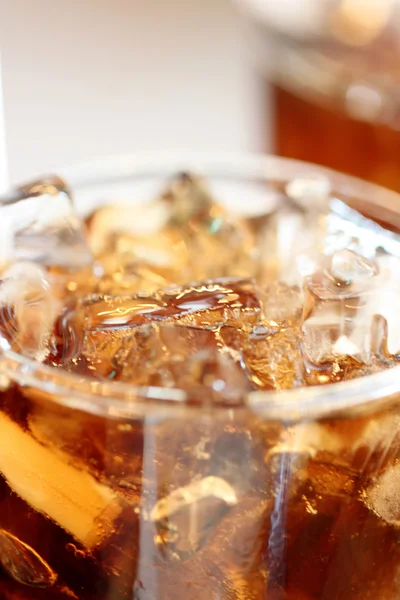 Ice cola drycker i glas. — Stockfoto