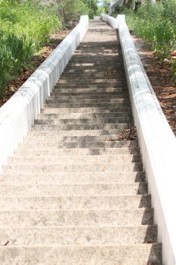 dağ kadar beton merdivenler.