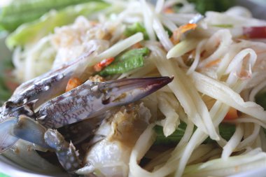 Yengeçli Papaya salatası.