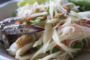 Yengeçli Papaya salatası.