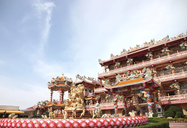 Sculpture dans le temple chinois. — Photo