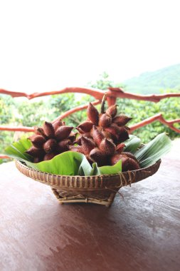 taze salak yılan meyve sepeti.