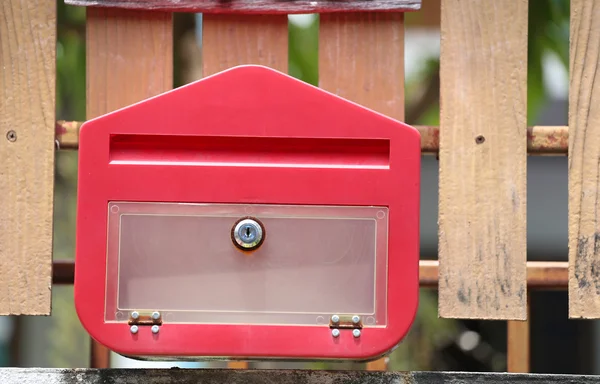 Roter Briefkasten. — Stockfoto