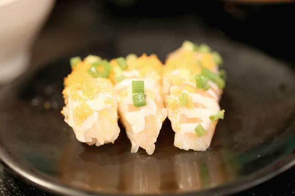 Shrimp Sushi auf dem Teller. — Stockfoto