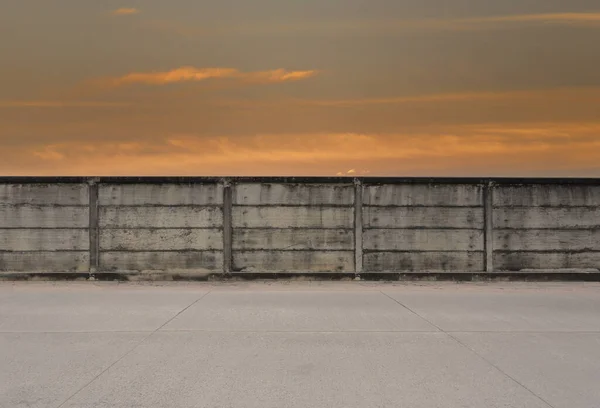 Mur Béton Ciel Crépusculaire Arrière Plan Pour Conception Dans Votre Photos De Stock Libres De Droits