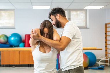 Sırt ağrısını azaltmak için egzersiz.