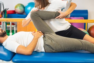 Dizlerin ve kalçaların hareket kabiliyeti için tedavi
