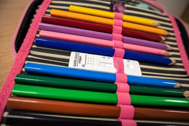 Evde koronavirüs testi yapılıyor.