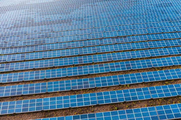 Centrale fotovoltaica al tramonto — Foto Stock