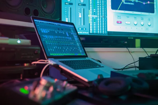 Modern Music Record Studio Control Desk — Stockfoto