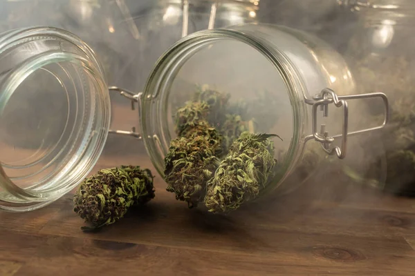 A glass jar with cannabis buds — Fotografia de Stock