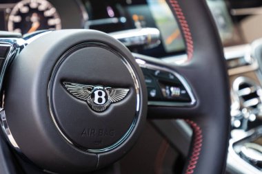 Bentley marka lüks araba logosu.
