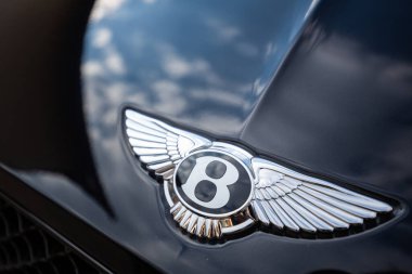 Bentley marka lüks araba logosu.