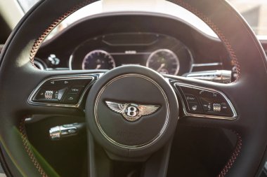 Bentley marka lüks araba logosu.