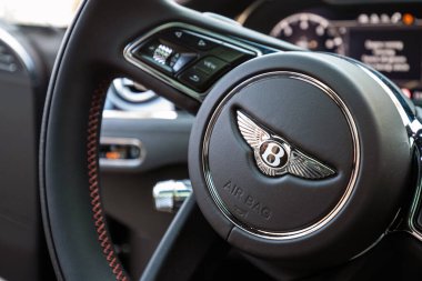 Bentley marka lüks araba logosu.