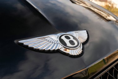 Bentley marka lüks araba logosu.