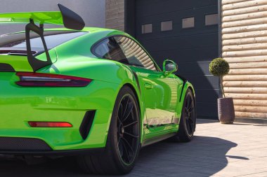 Yeşil Porsche 911 GT3RS spor araba