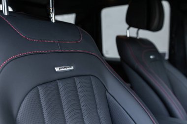 Siyah Mercedes G63 AMG aracı