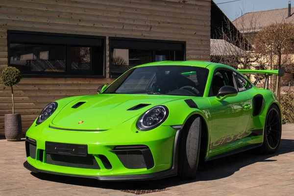 Zelené Porsche 911 GT3RS sportovní auto — Stock fotografie