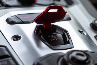 Sarı lüks süper araba Lamborghini Aventador