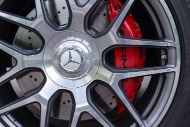 Siyah Mercedes G63 AMG aracı