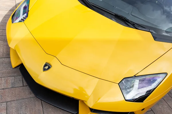 Žluté luxusní superauto Lamborghini Aventador — Stock fotografie